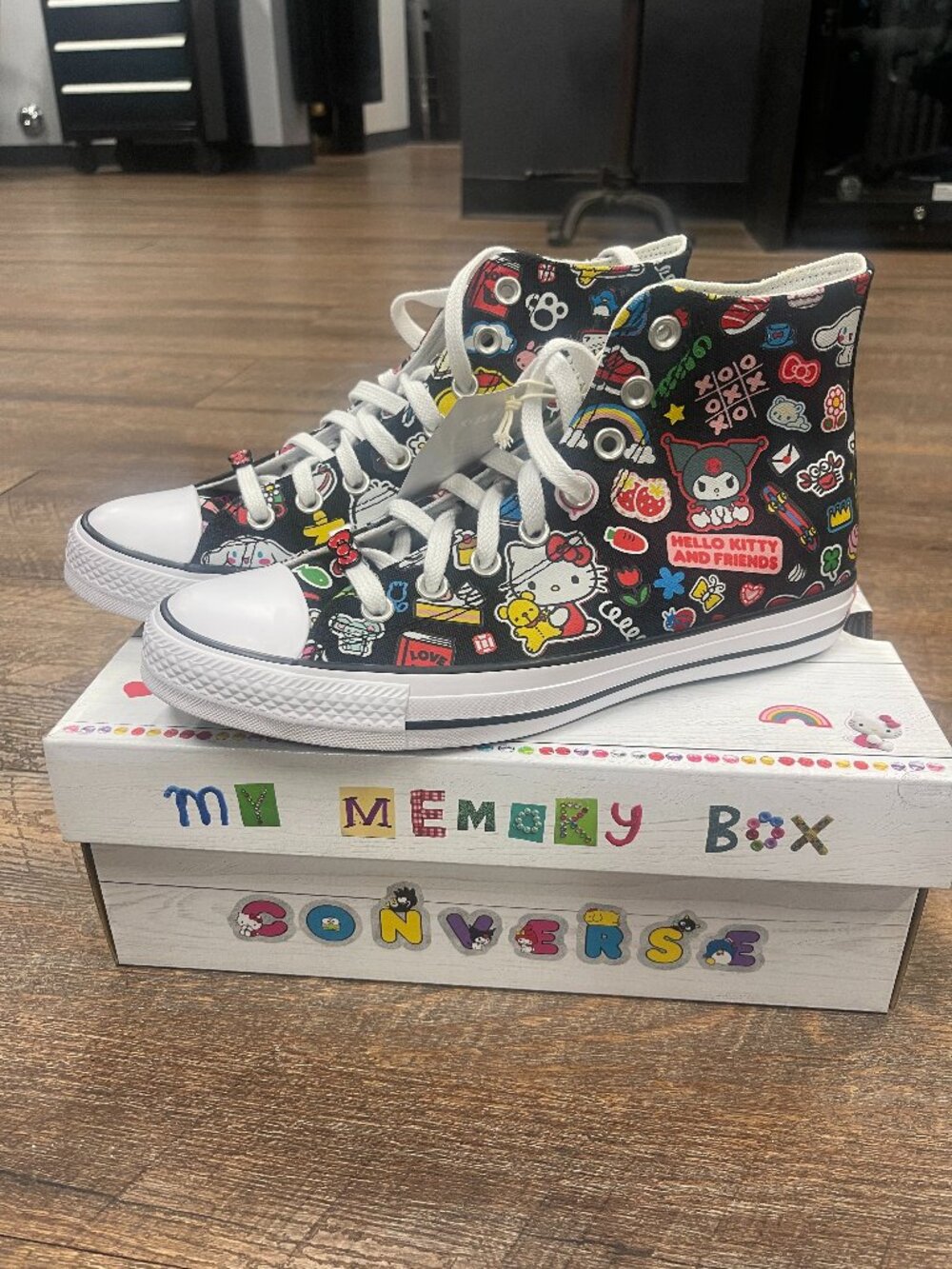 Converse x Hello Kitty & Friends High Tops NWT Women's 9